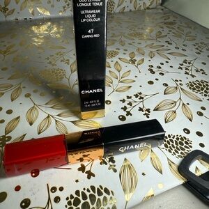 CHANEL Duo Levres Ultra Wear - 47 Daring red